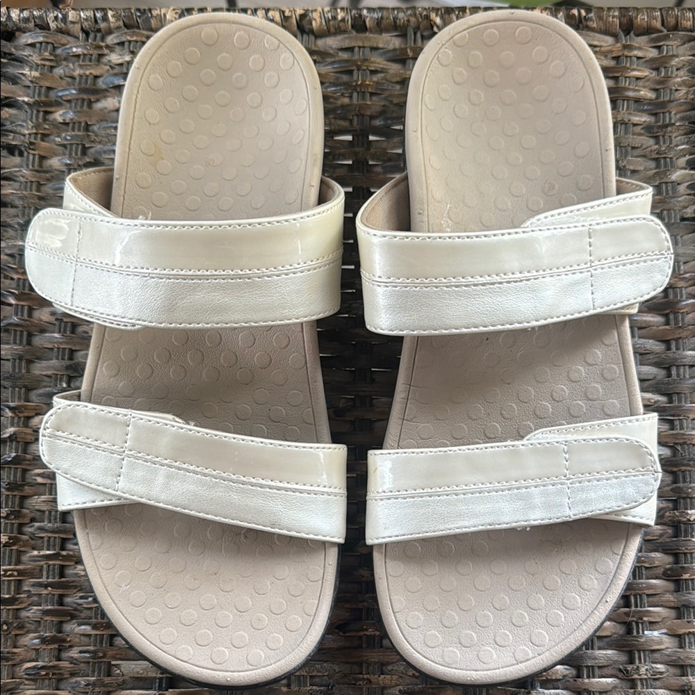 Vionicโ Cream Double Strap Slides